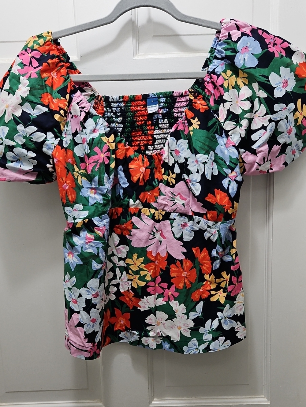 Old Navy Black Floral Puff-Sleeve Smocked Top Medi